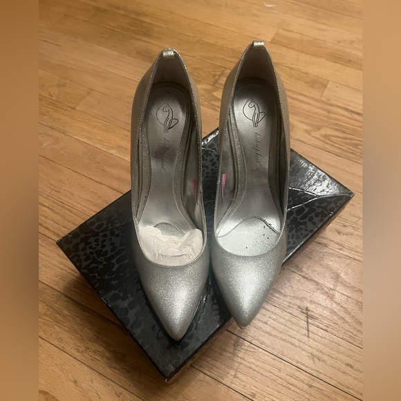 Baby Phat “Mulberry” Platform Pumps with Anklet - Picture 2 of 9